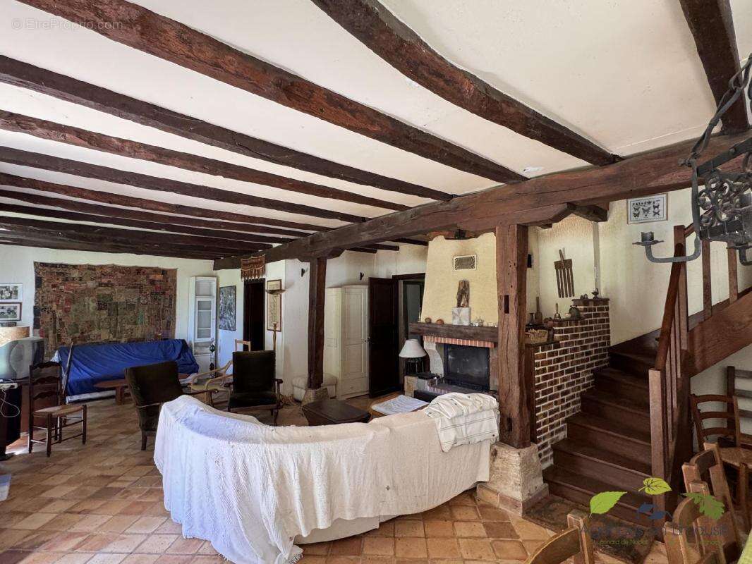 Maison 232 m² à Chamberet  - photo 4
