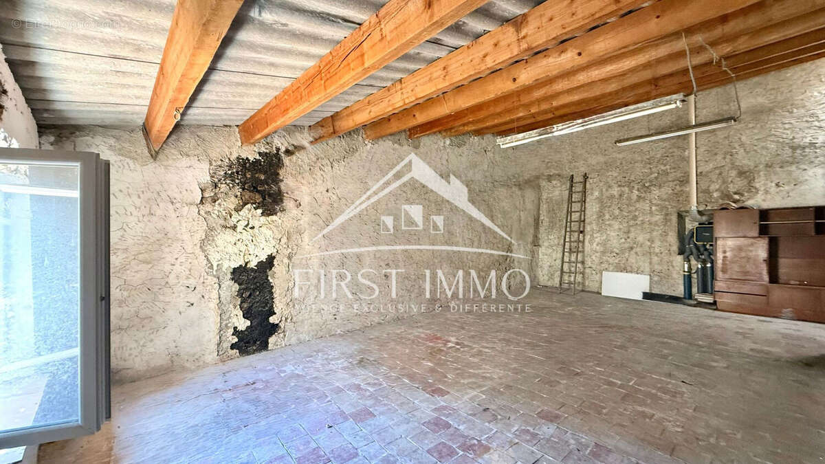 Velaux Centre - Maison de village T4 - Fort potentiel - photo 8