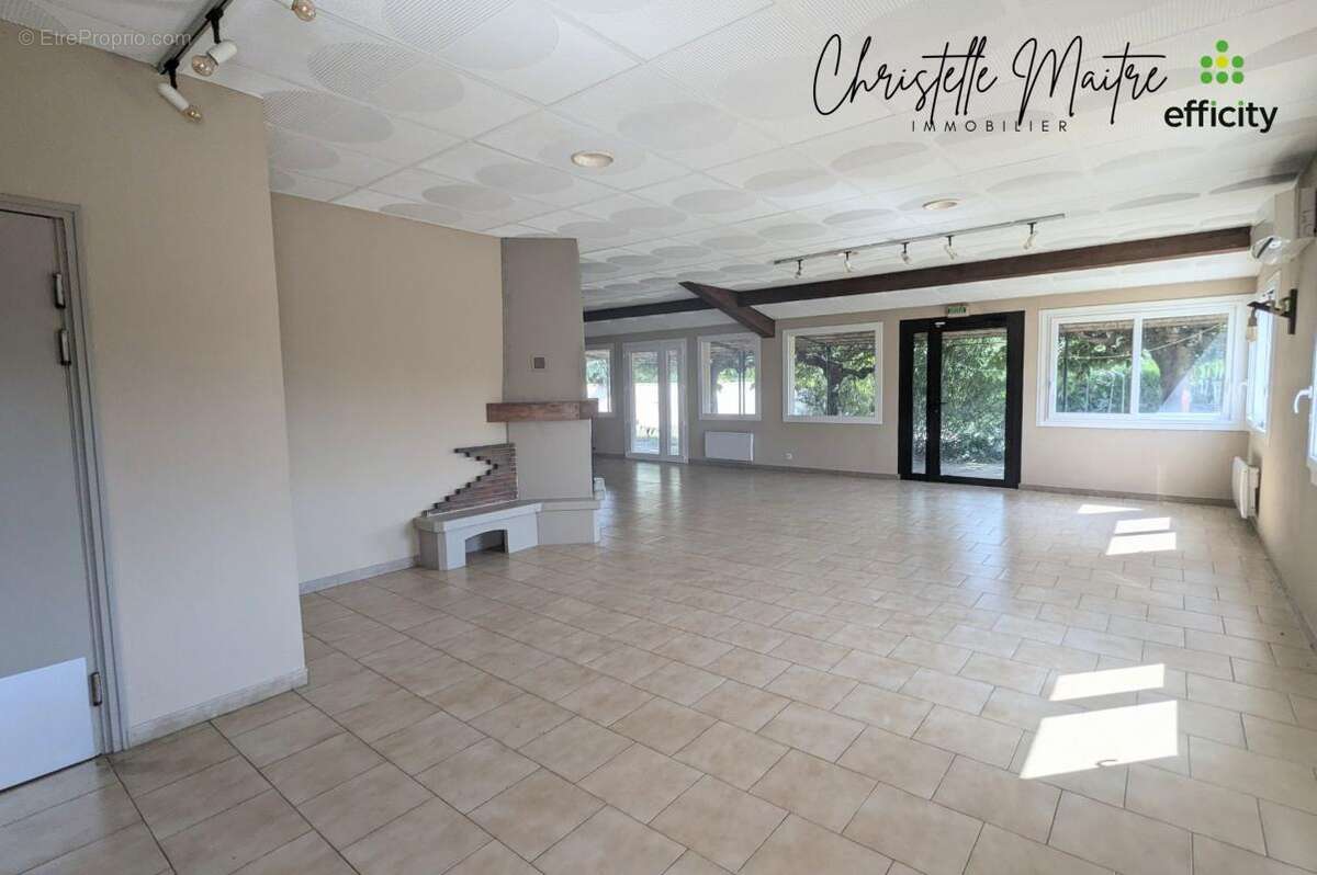 Maison 277 m² à Saint-Martin-De-Crau  - photo 6