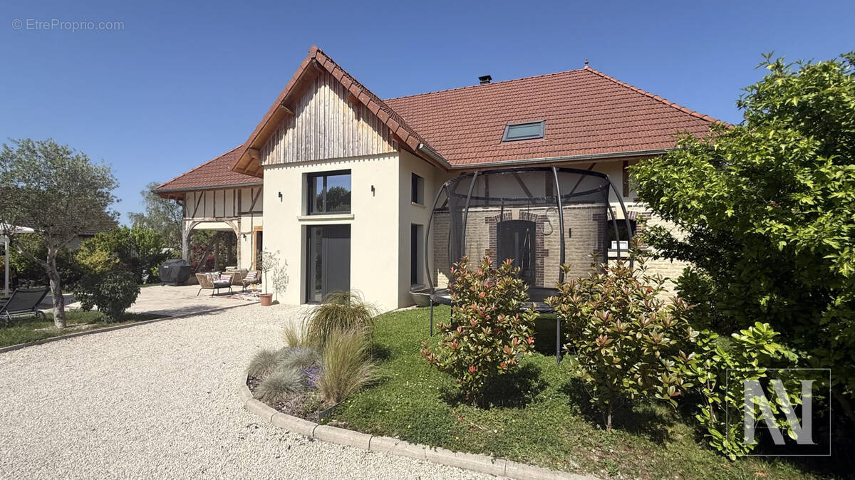 Maison à SAINTE-SAVINE