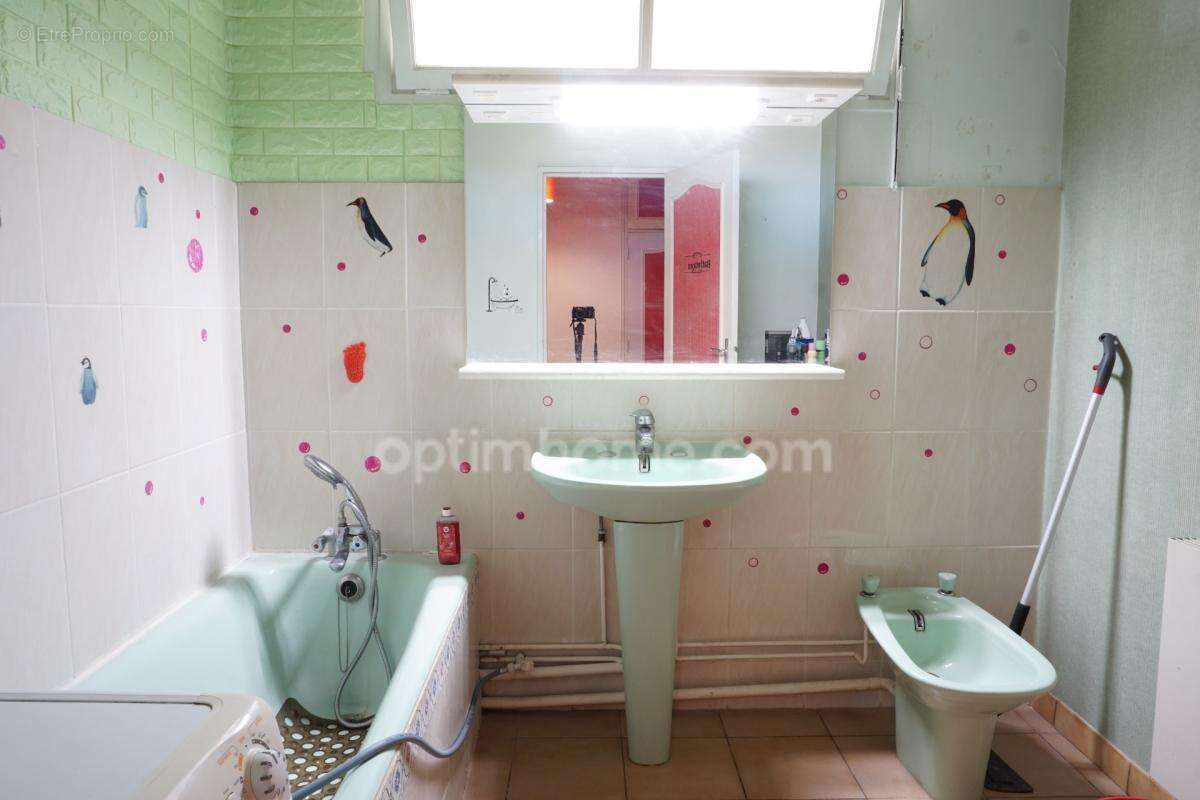 Appartement 3 pièces avec grand balcon et cave à NAVENNE - photo 12
