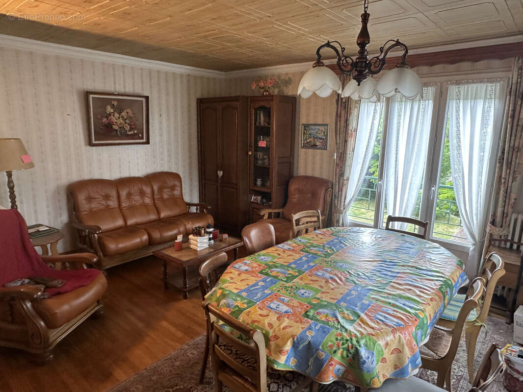 Maison à VAUX-LE-PENIL