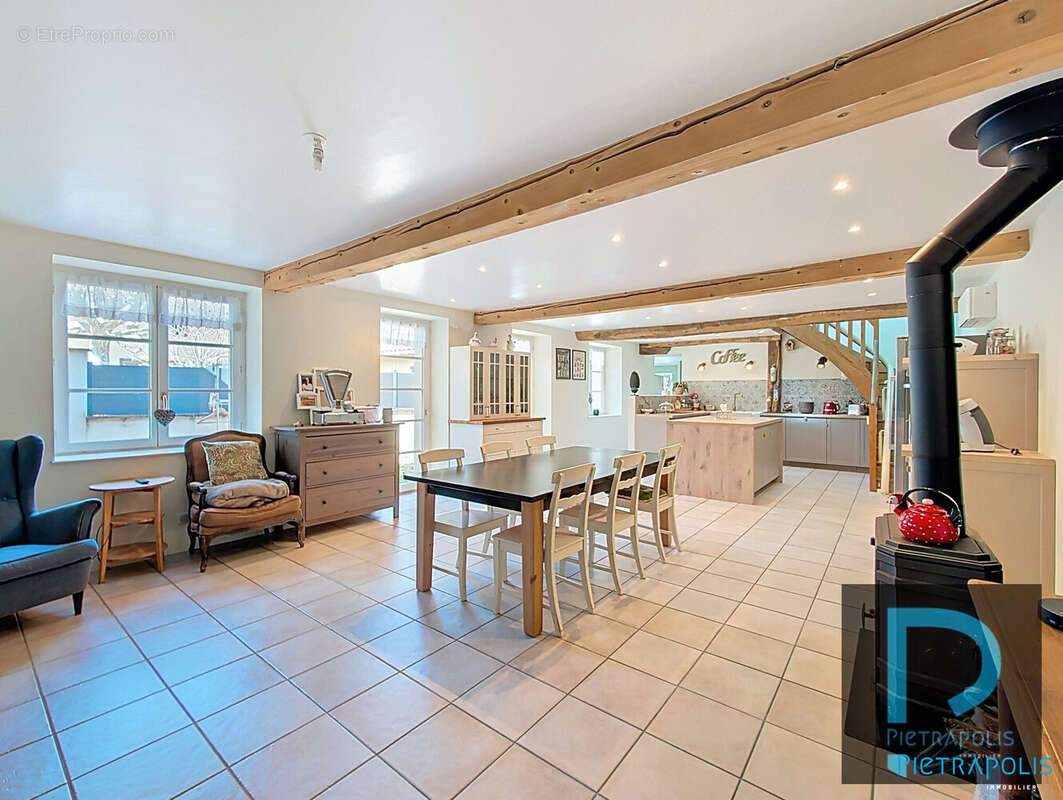 Maison 207 m² à Saint-Andre-D'huiriat  - photo 7