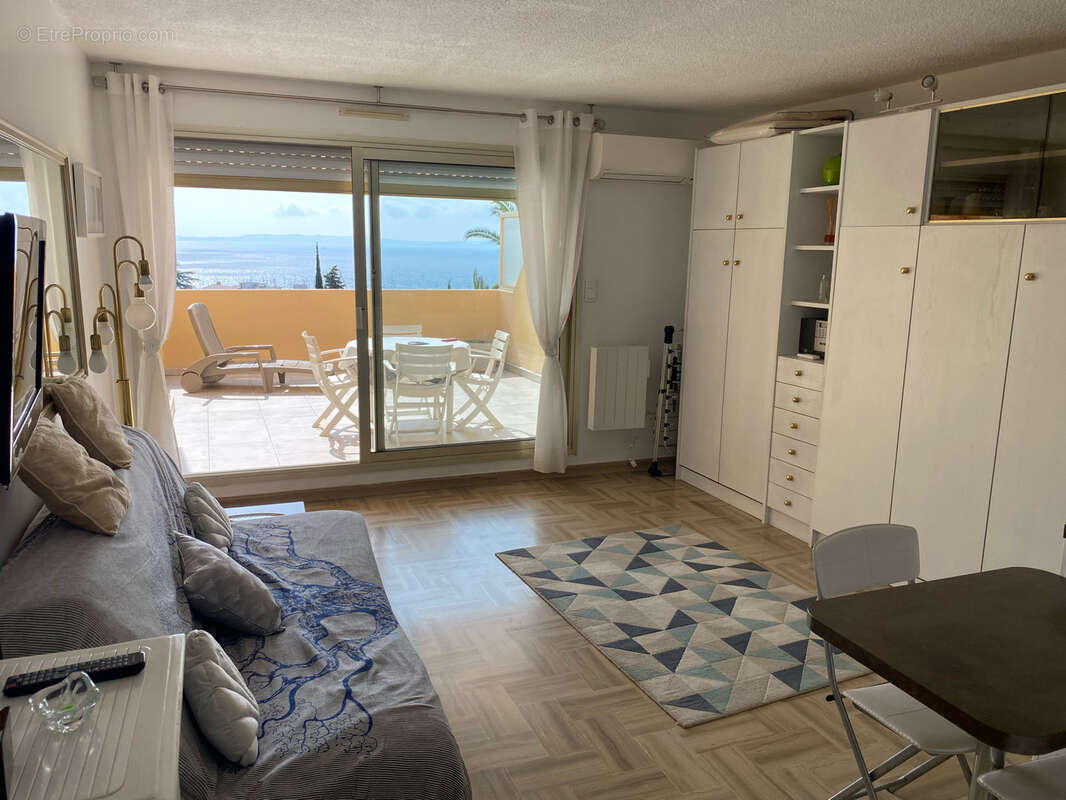 Magnifique Vue Mer Pour Ce Splendide Studio Avec Grande Terrasse Centre Du Lavandou. - photo 4