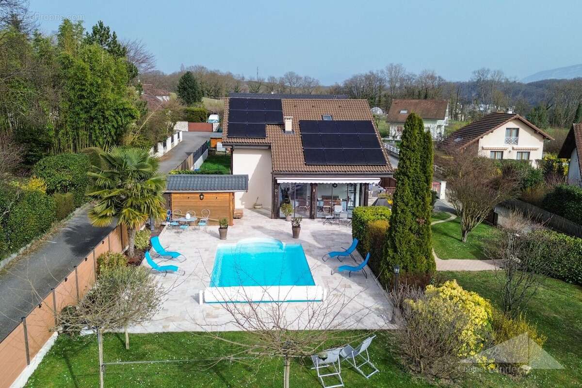 Maison à CHALLEX