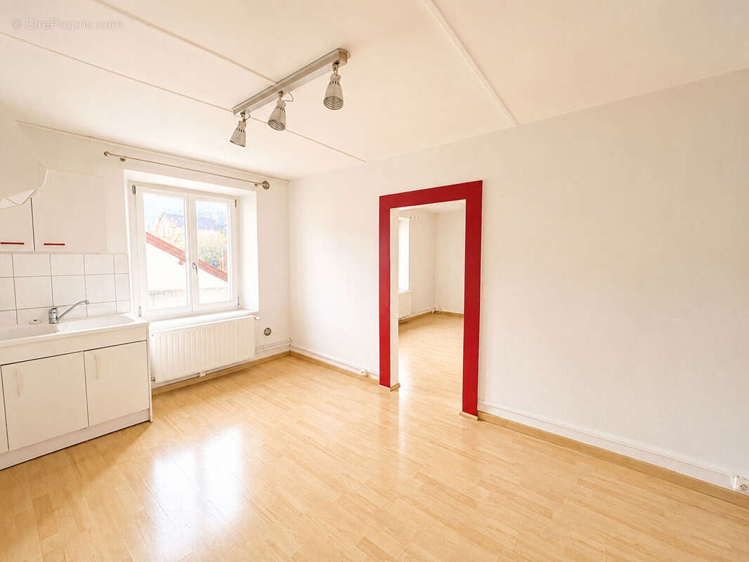 Maison divisée en deux appartements située à PONT DE ROIDE - photo 7