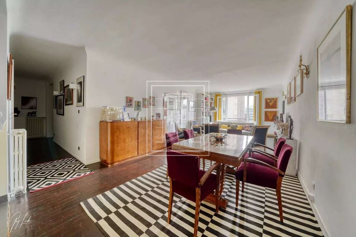 Appartement à PARIS-16E