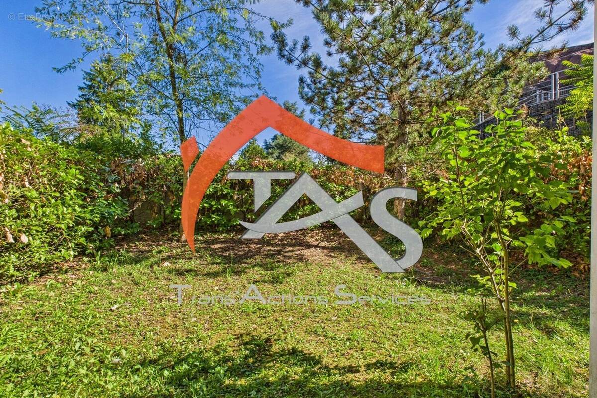 Appartement à LES ROCHES-DE-CONDRIEU