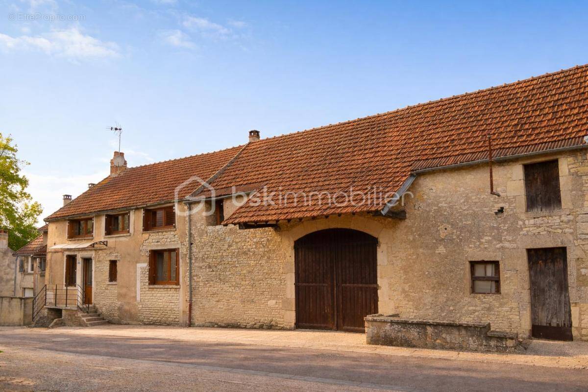 Maison à PRECY-LE-SEC