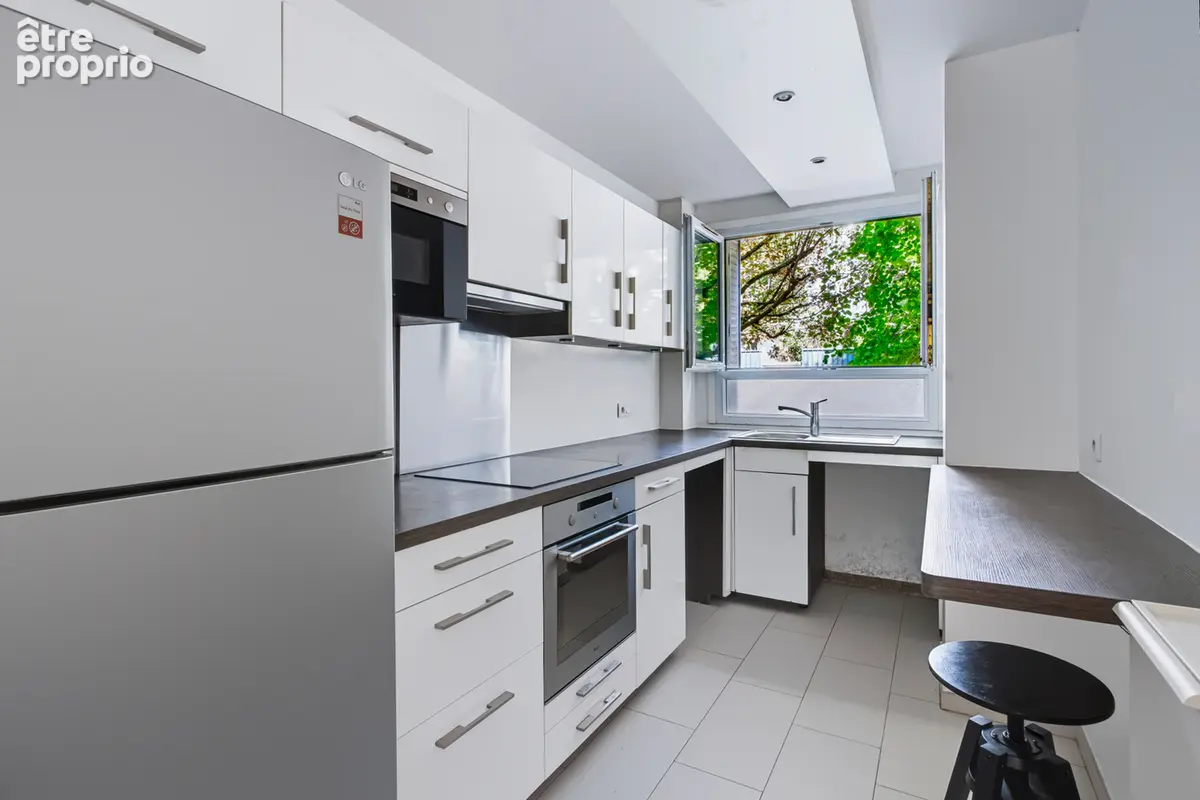 Appartement traversant de 3 pièces avec balcon sur verdure - photo 4