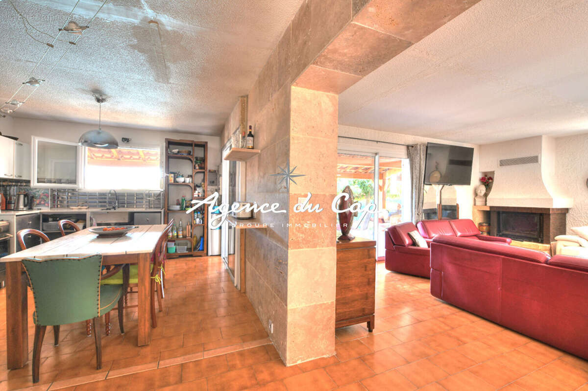 Maison à ROQUEBRUNE-SUR-ARGENS