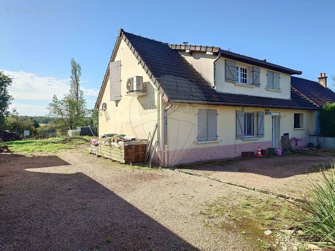 Maison à LA NOCLE-MAULAIX