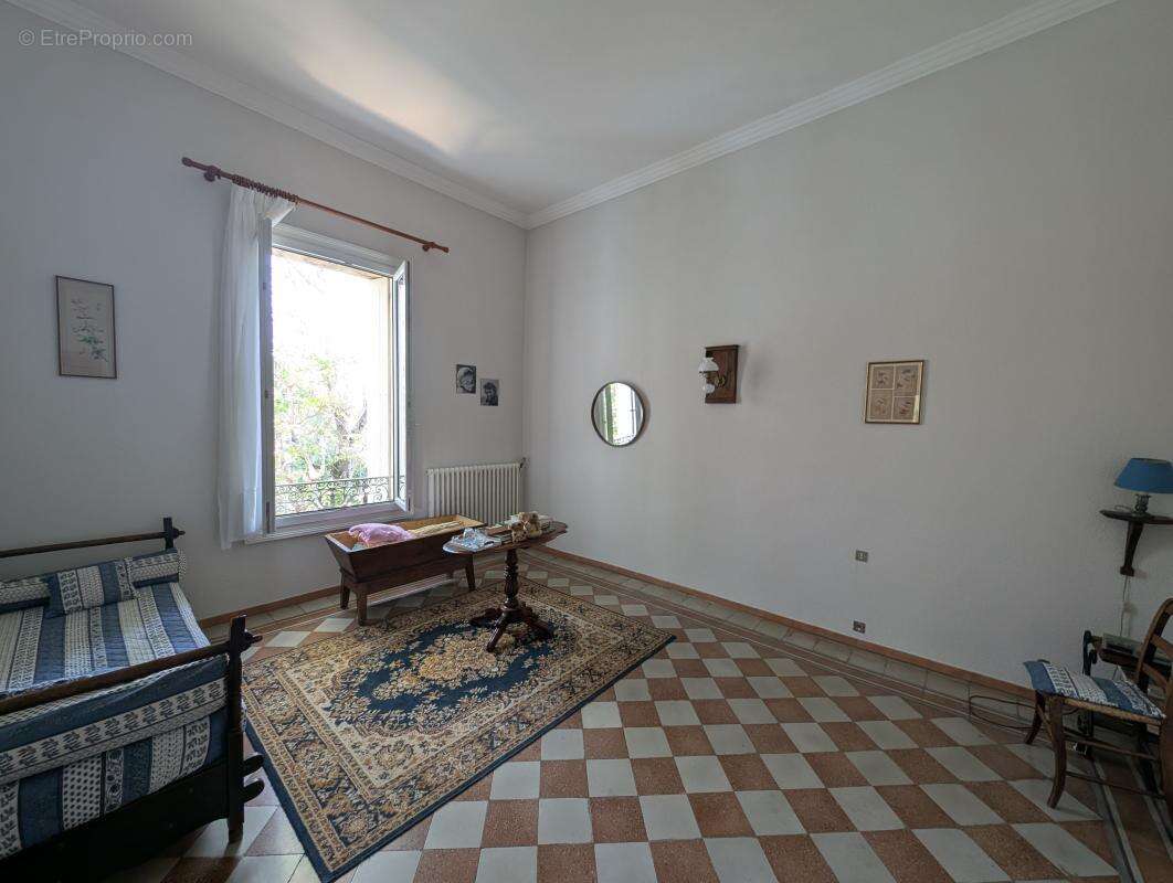 Maison à MONTBAZIN