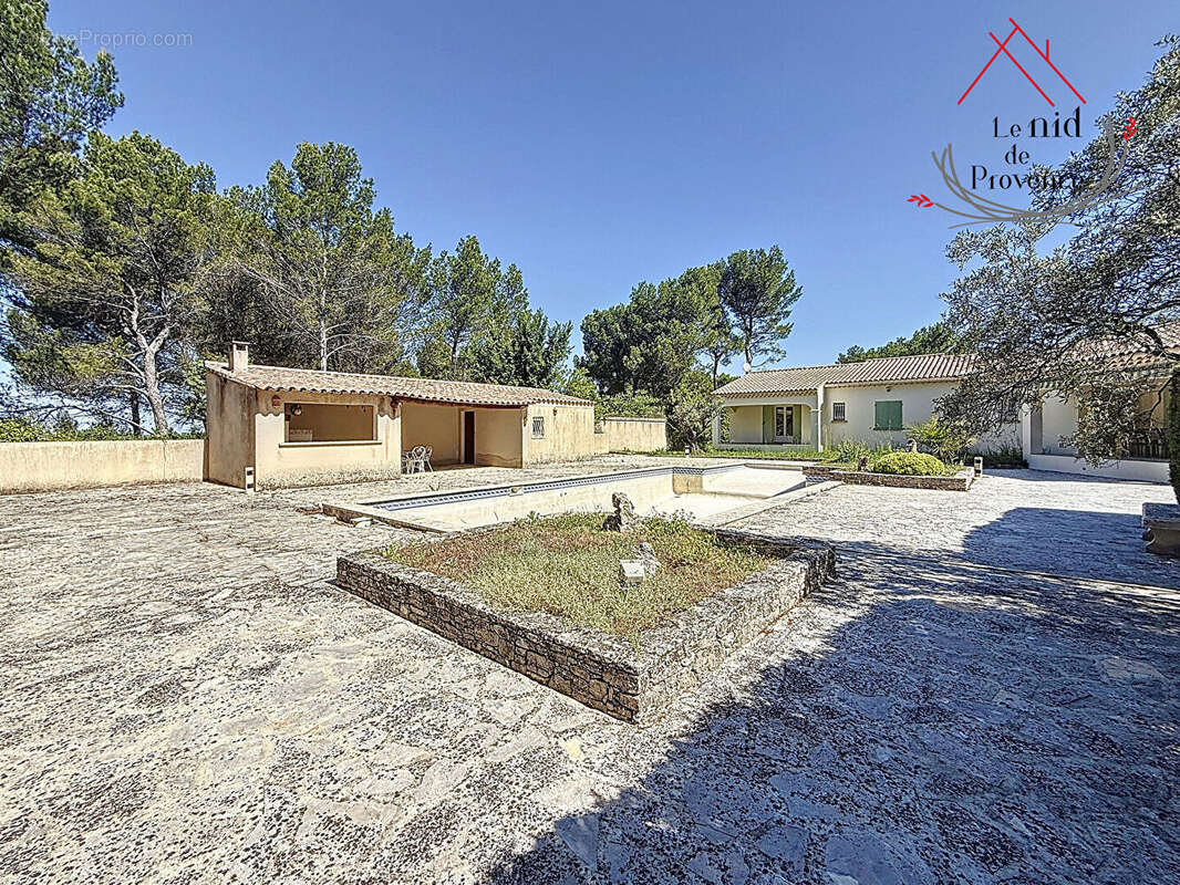 Maison à PERNES-LES-FONTAINES