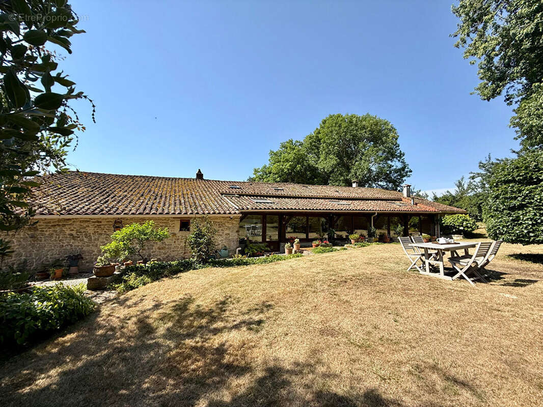 Maison à SAINT-COUTANT