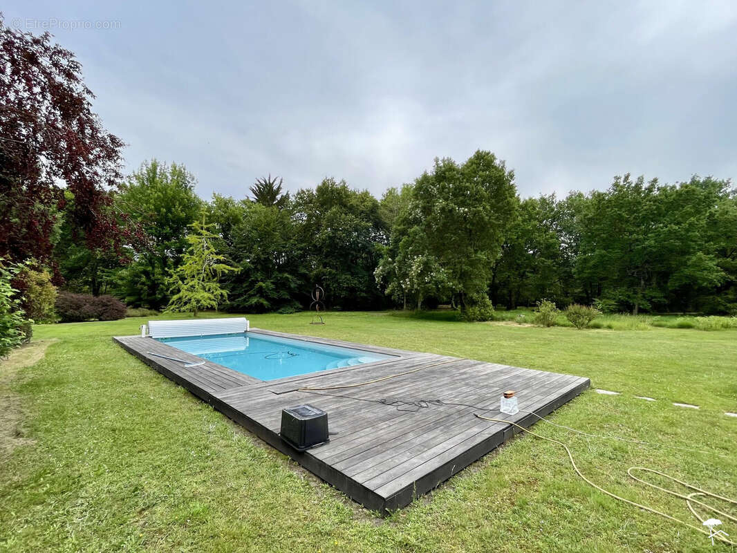Maison 245 m² à Saint-Symphorien  - photo 8