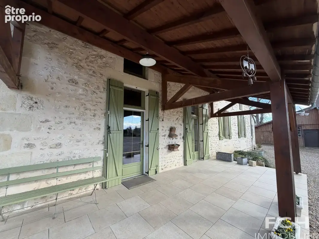 Magnifique domaine en pierres avec maison, fermette, grange et dépendances - photo 2