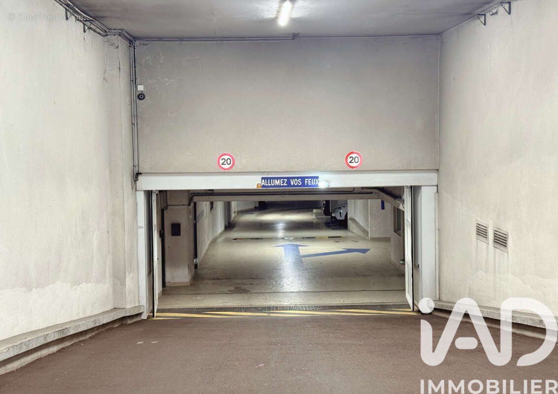 Photo 4 - Parking à PARIS-20E
