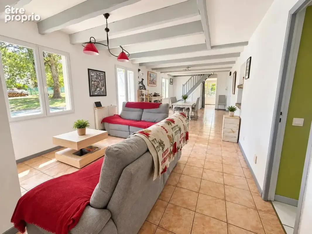 Grande maison familiale de 185 m² avec piscine, dépendances et env. 9 000 m² de terrain - photo 9