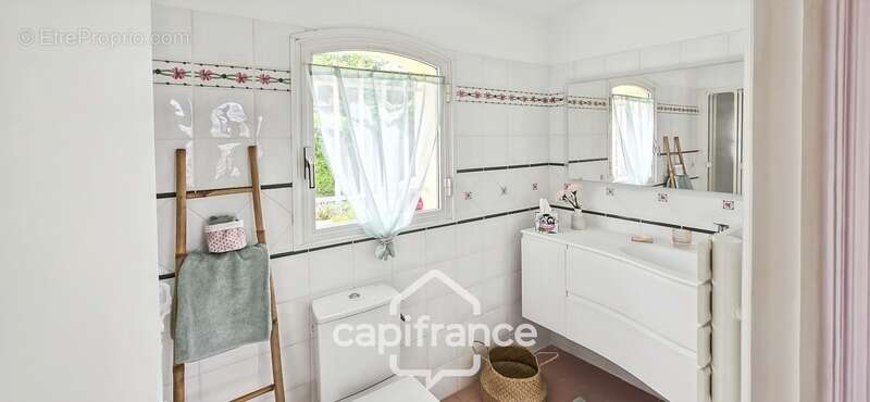 Maison à vendre 4 pièces VUE MER + Garage 55m² + Piscine SANARY SUR MER (83) - photo 36