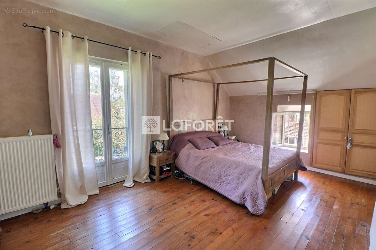 Maison à LA CHAPELLE-LA-REINE