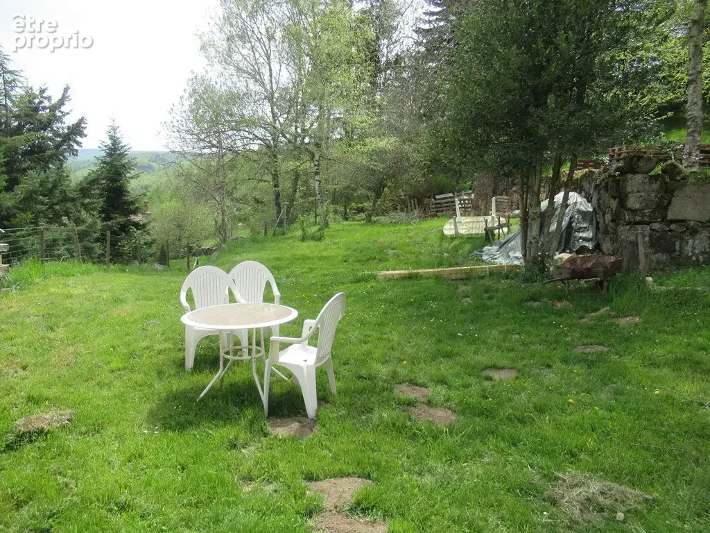 Ancienne ferme avec 1100 m2 de terrain - photo 2