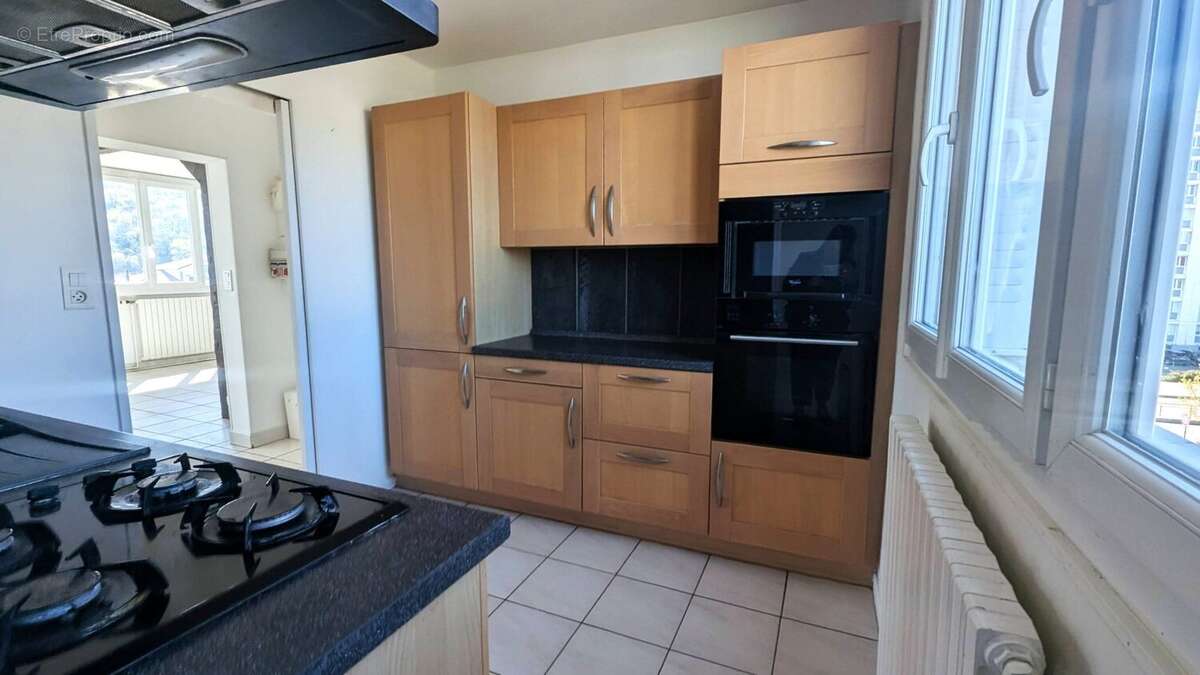 Appartement à LE PONT-DE-CLAIX