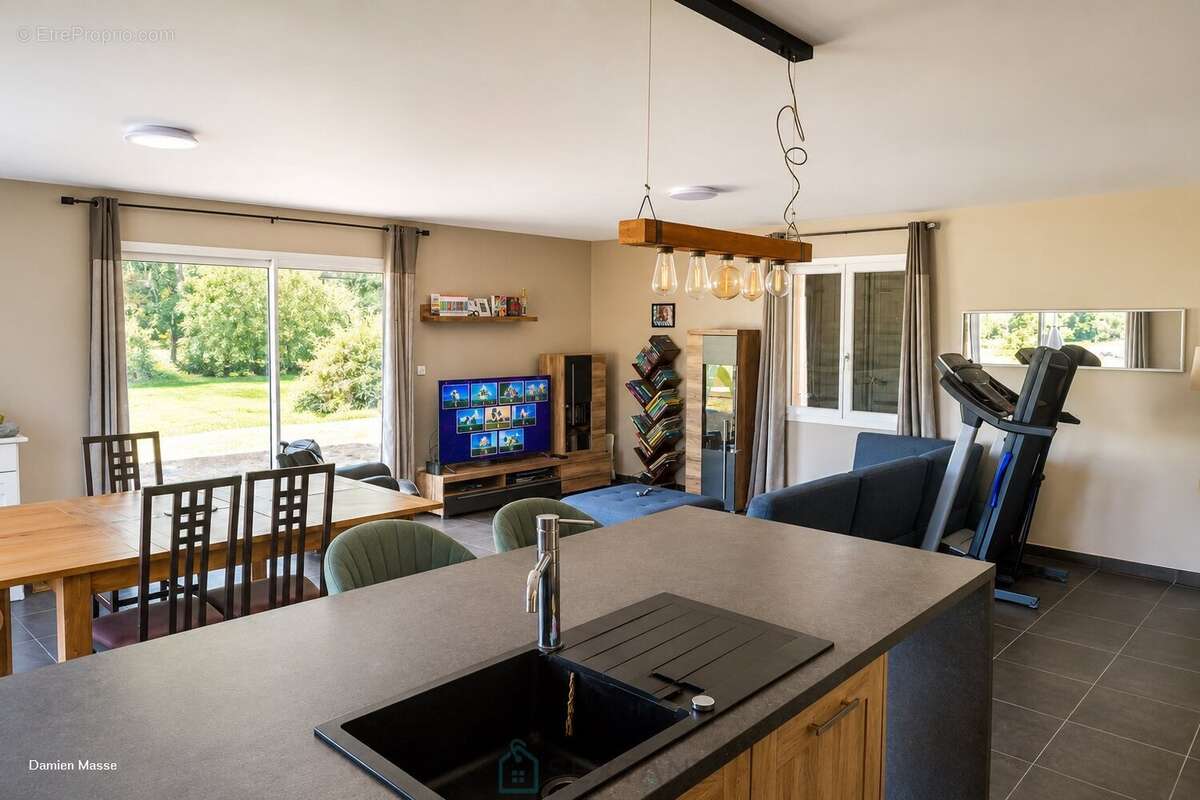 Villa contemporaine construite selon les normes techniques environnementales dans le coeur du Périgord vert. - photo 10