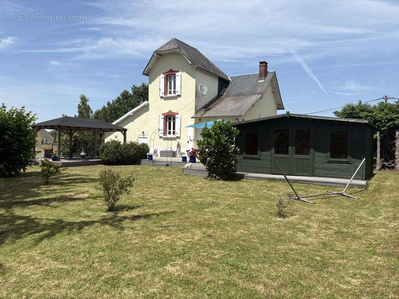 Proche Pompadour - photo 2
