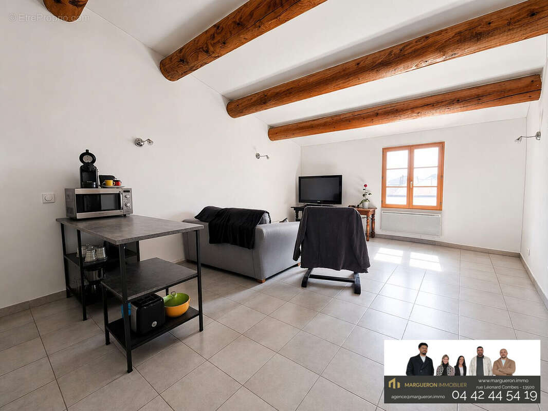 Appartement à SAINT-MITRE-LES-REMPARTS
