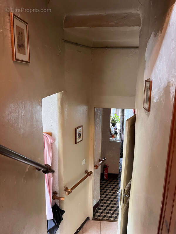 Allauch - aubagnens - terrain constructible 420 m2 + maison de caractere a renover - photo 6