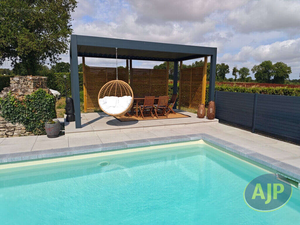 Maison à SAINT-CHRISTOPHE-DU-BOIS