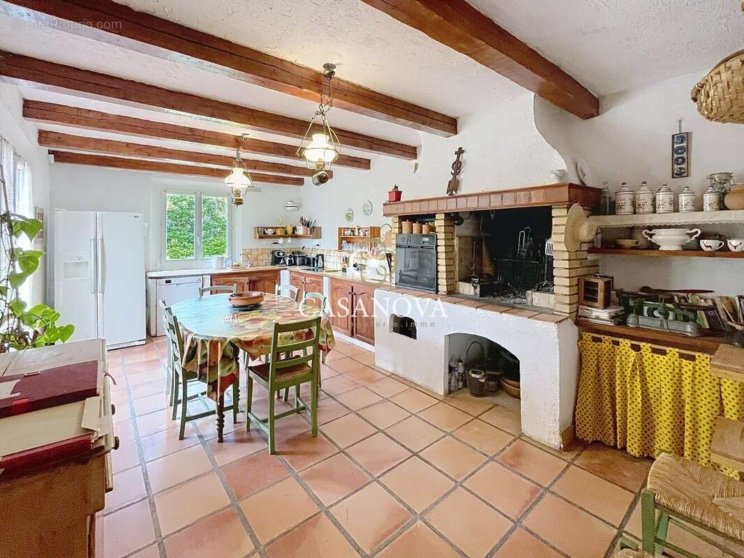 Aux portes de PEZENAS, maison de caractère sur un superbe terrain CONSTRUCTIBLE et DIVISIBLE de 3300 m². A 25 mn du bord de MER, - photo 20