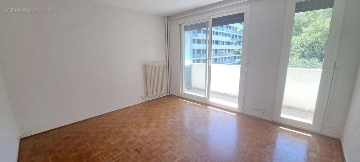 Appartement à SAINT-MARTIN-D'HERES