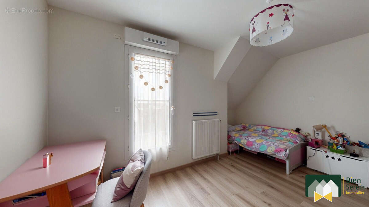 Chambre - Maison à MORANCEZ
