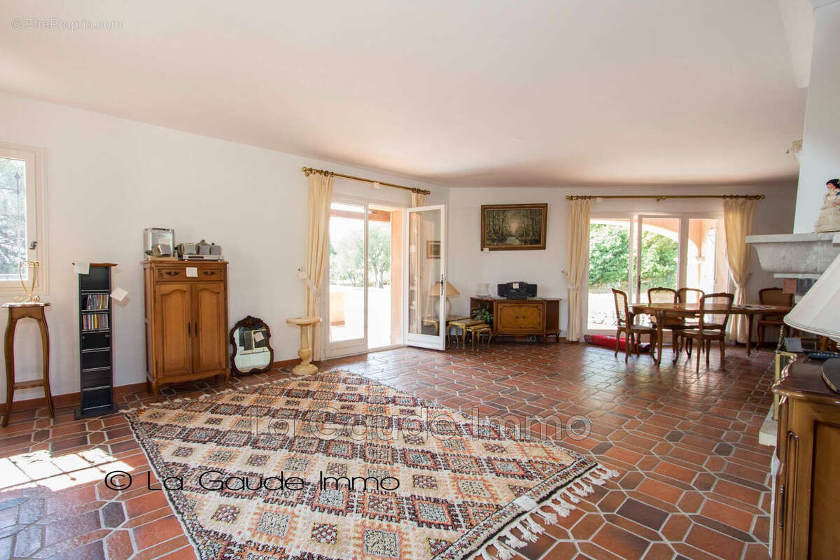 Maison 163 m² à La Gaude  - photo 9