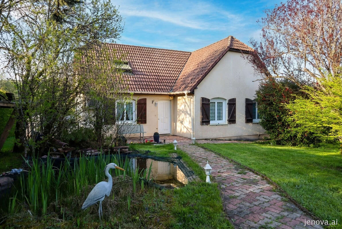 Maison à ETIVAL-CLAIREFONTAINE