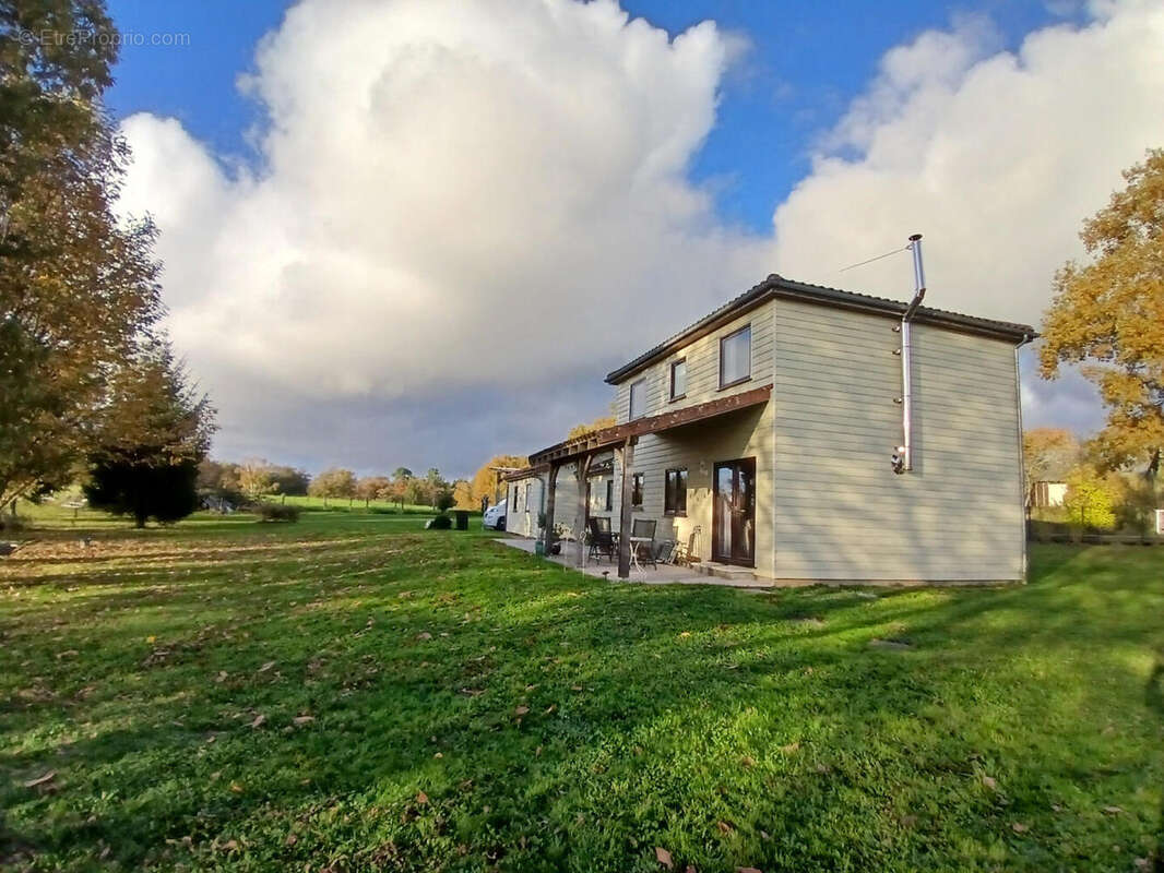 20251103_163804 - Maison à SAINT-SAUD-LACOUSSIERE