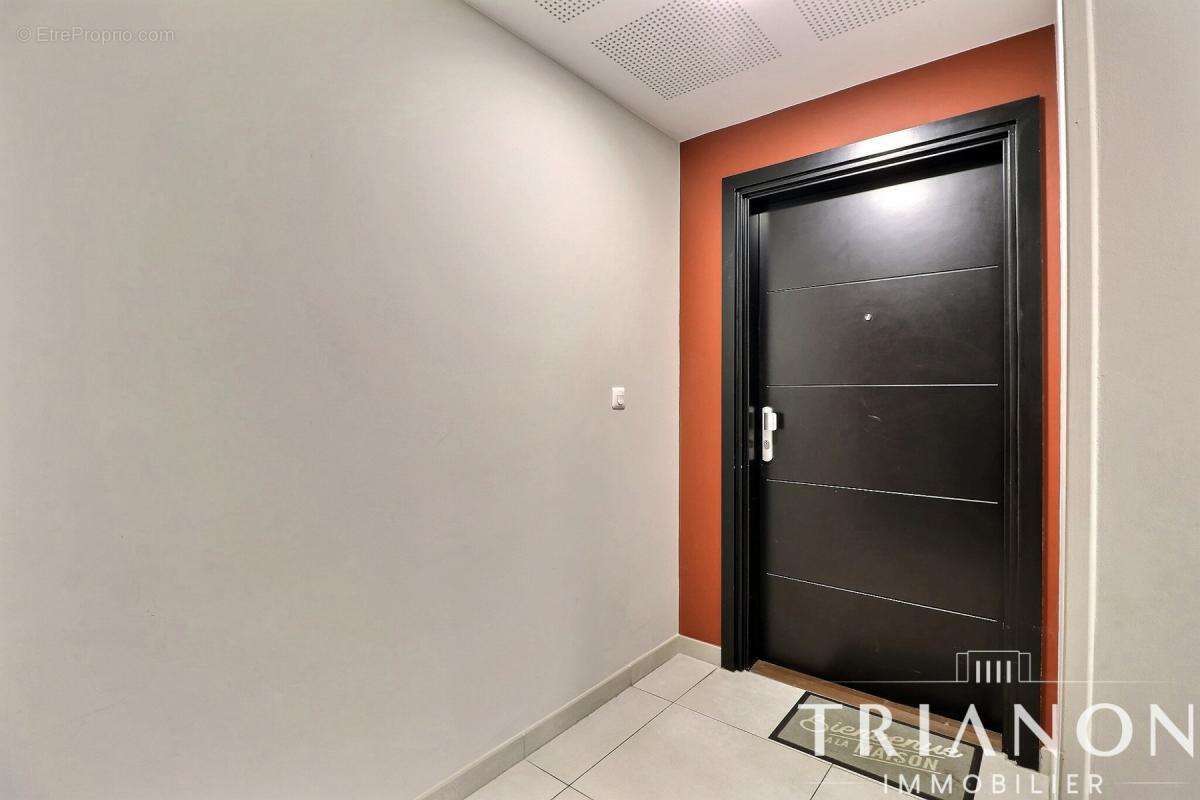Studio avec vaste séjour de plus de 28 m² et belle terrasse de 16.30 m² - photo 8
