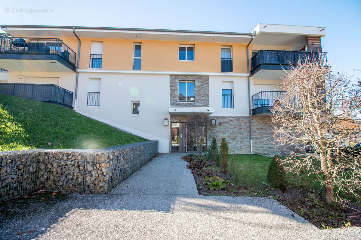 Appartement à CRUSEILLES