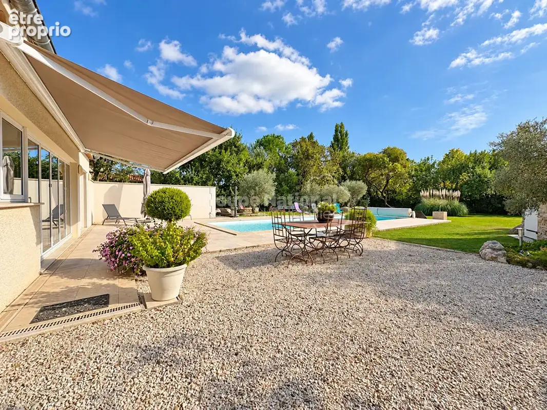 Salon-de-Provence (Bel-Air) : Propriété sur 5000 m² avec piscine - photo 13