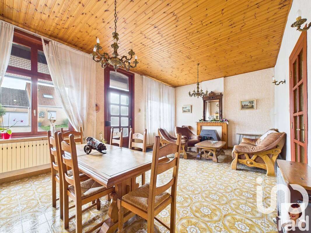 Photo 2 - Maison à QUIEVRECHAIN