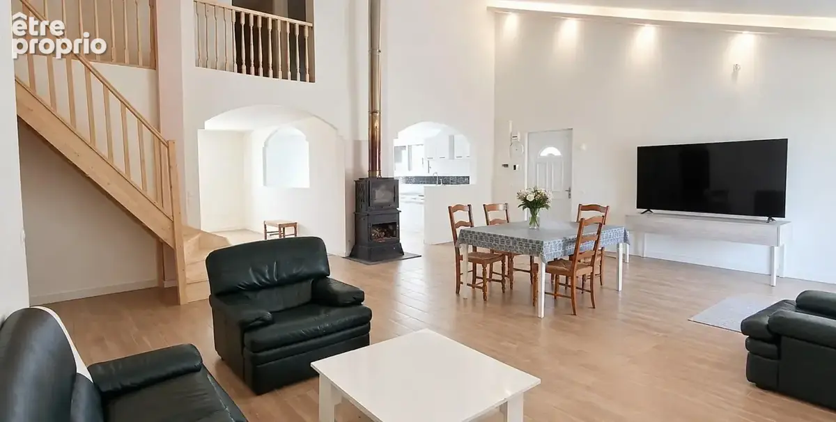 Maison 6 pièces 180m2 avec un terrain de 800m2 et un autre de 1120m2 LA ROCHE CHALAIS (24) - photo 2