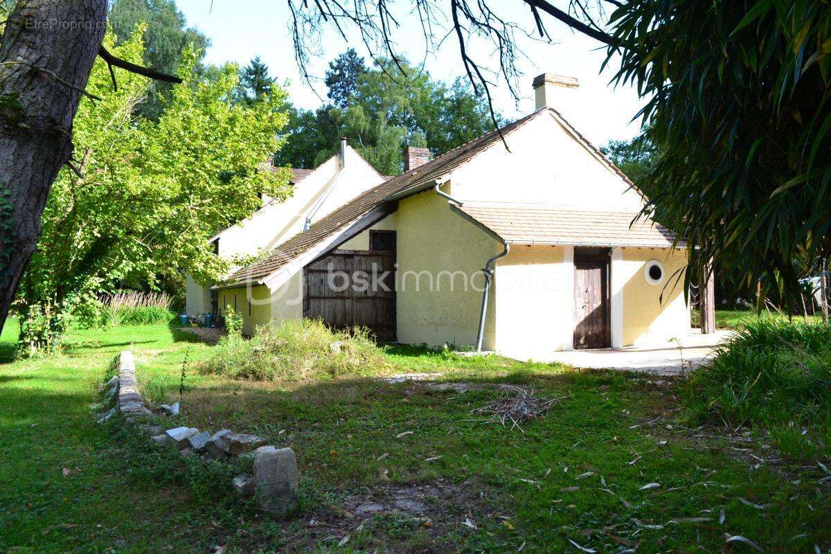 A vendre -longere de 121 m² sur 8000 m² de terrain arbore - photo 3