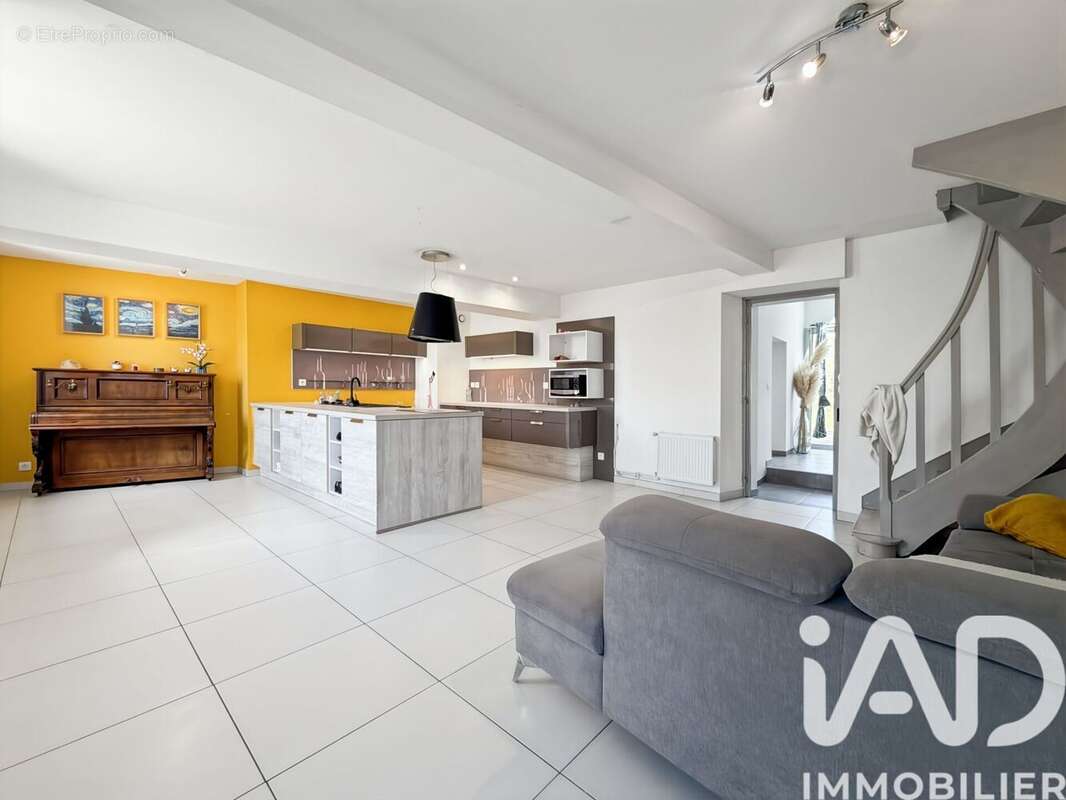 Maison 107 m² à Bonchamp-Les-Laval  - photo 2