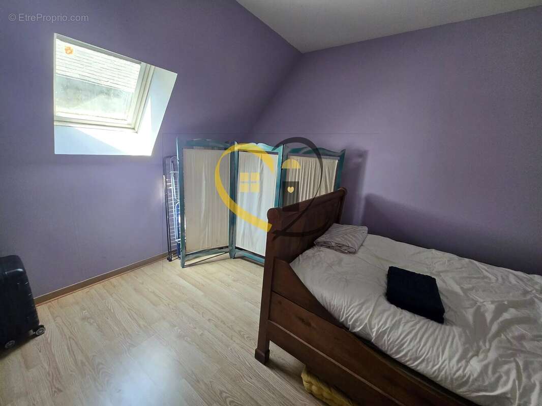 Ensemble immobilier local commercial et appartement à Henrichemont - photo 8