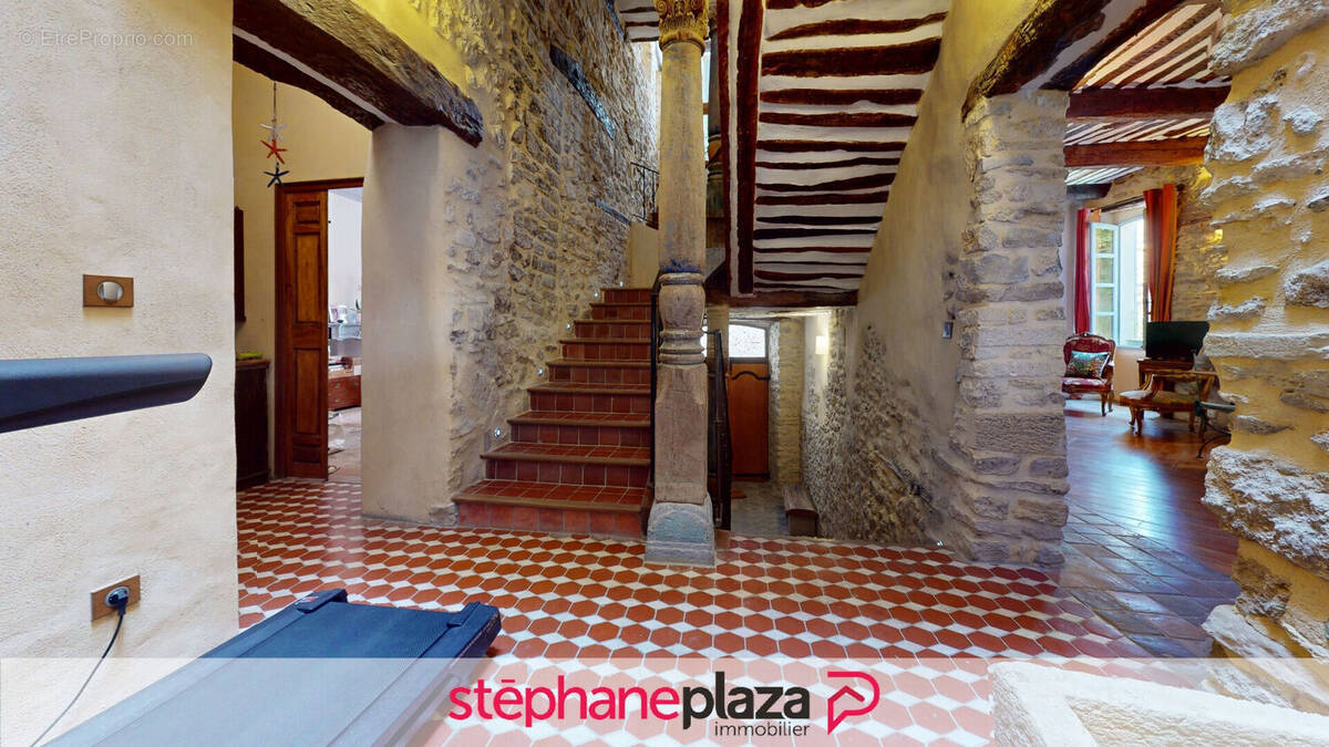 Maison à VAISON-LA-ROMAINE