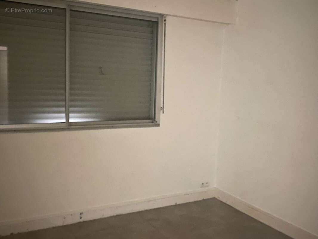 Bel appartement, 2 chambres, séjour, cuisine, salle de bain, wc, 2 parking et cave. - photo 5