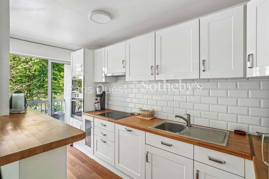Appartement à NEUILLY-SUR-SEINE