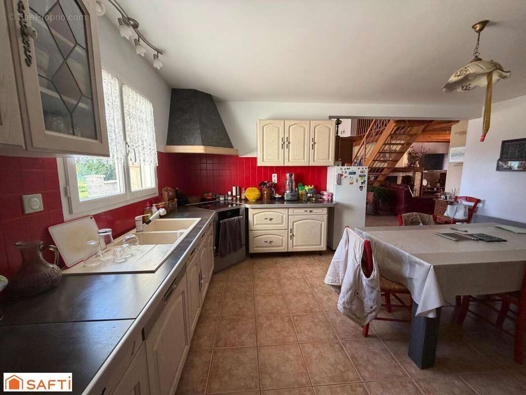 Maison 209 m² à Sainte-Colombe-De-Villeneuve  - photo 6